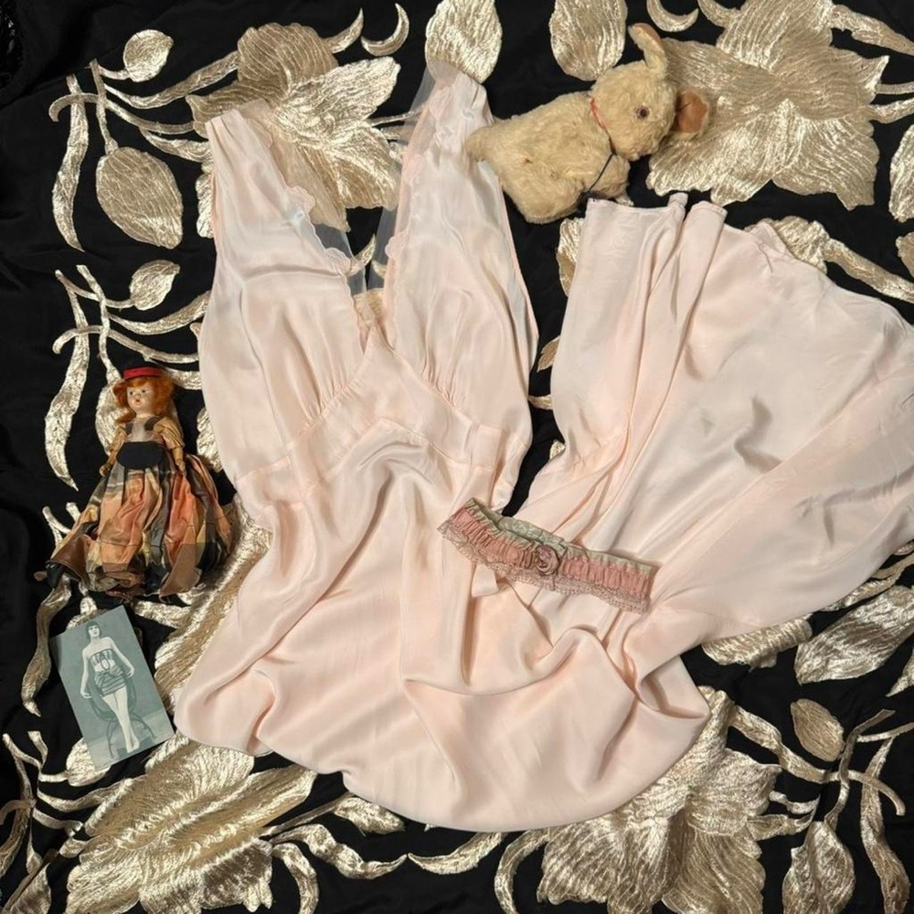 Vintage Volup 1940s rayon satin bias cut & mesh leaf detail baby pink slip dress